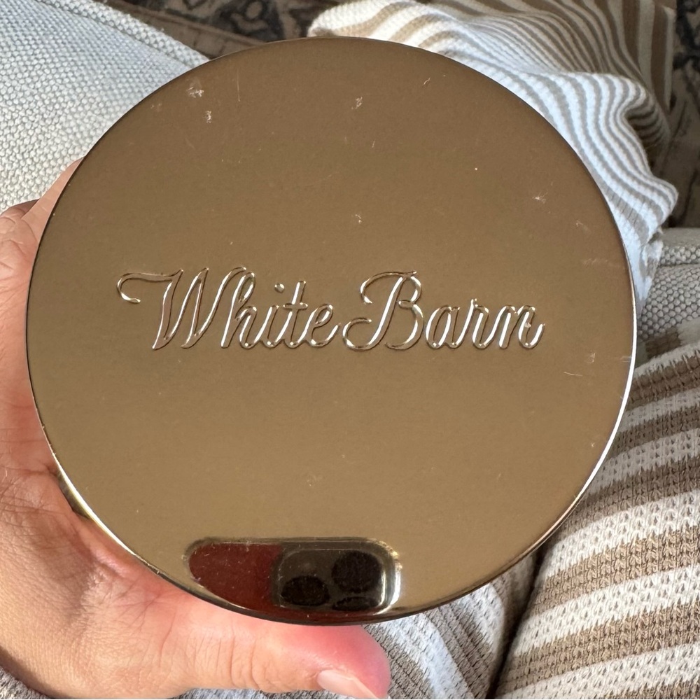 White Barn Mahogany Coconut Candle - Picture 4 of 8